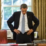 Obama pensif dans le bureau ovale. D. R.